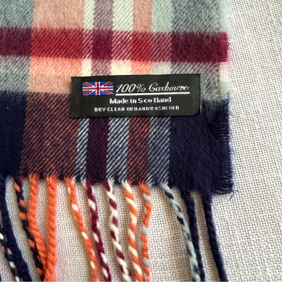 •100% Cashmere Plaid Fringed Scarf 70”x12” NWOT Made In Scotland - Picture 6 of 10